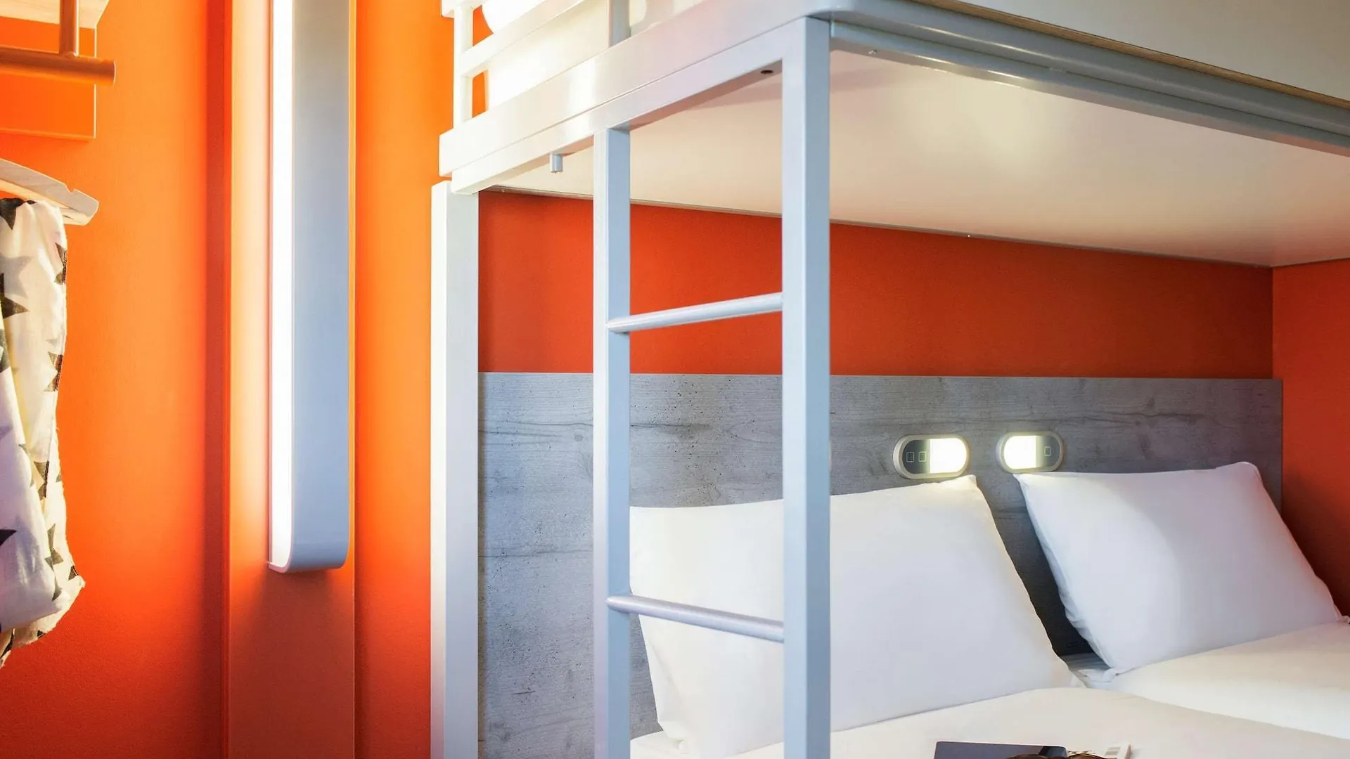 Ibis Budget Amsterdam Airport Badhoevedorp 2*,